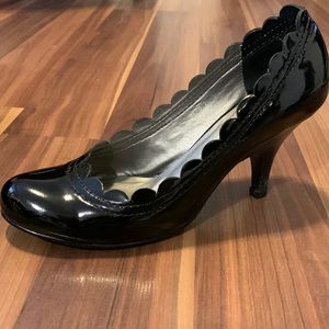 Black patent leather heels with scalloped edge detail